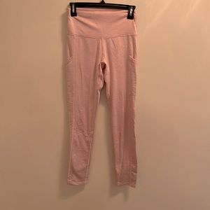 Light pink aerie pockets leggings.